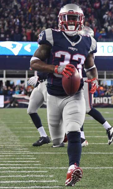 Patriots back to AFC Championship after Lewis' 3 TDs